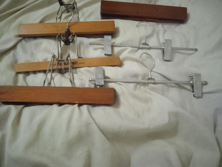 Вешалки для брюковр разные