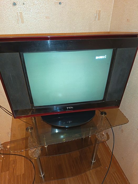 TCL televizor        ..