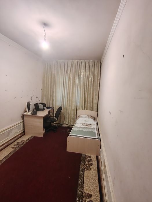 Shahar markazidan 4 xonali kvartira sotiladi.