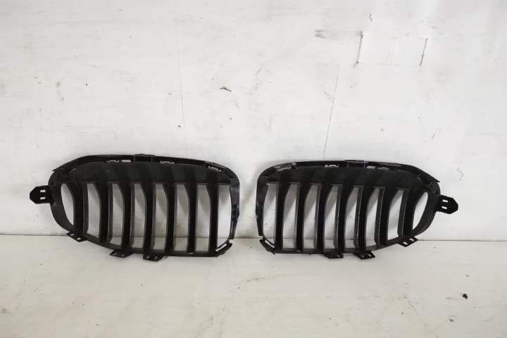Grila Centrala Nara Stanga Originala In Stare Buna BMW Seria 1 F40 201