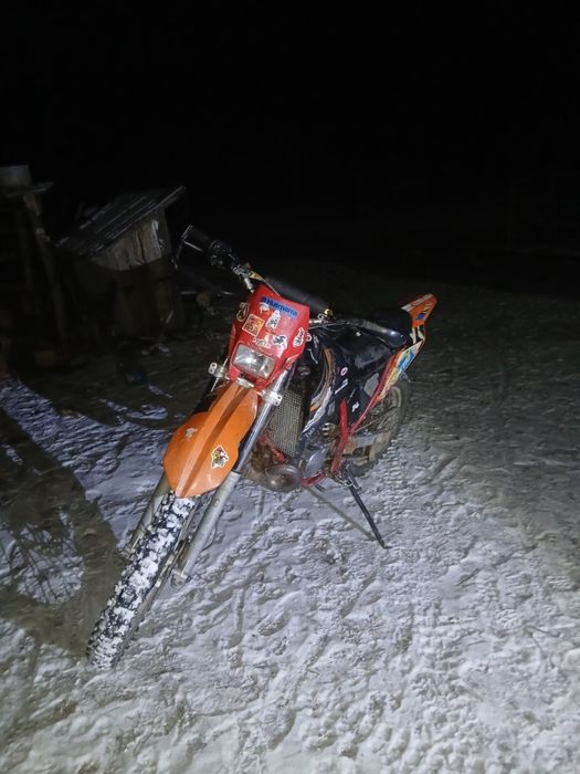 Vând sau schimb cross yamaha 250cc 2t