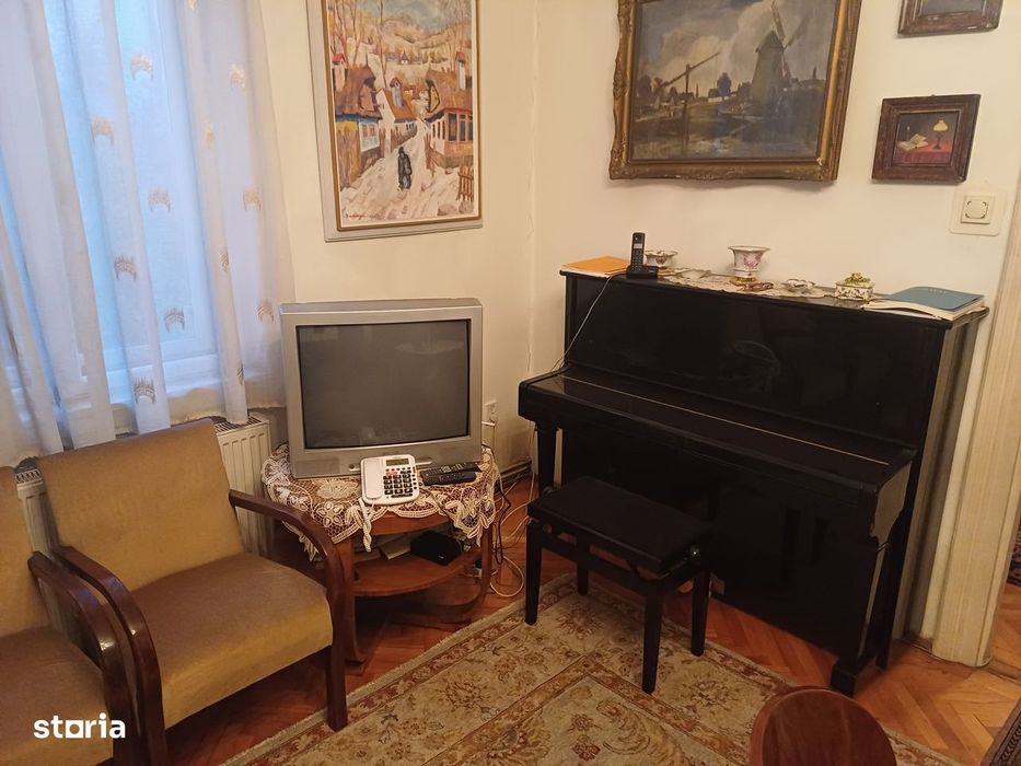 Vand apartament 2 camere in Centru