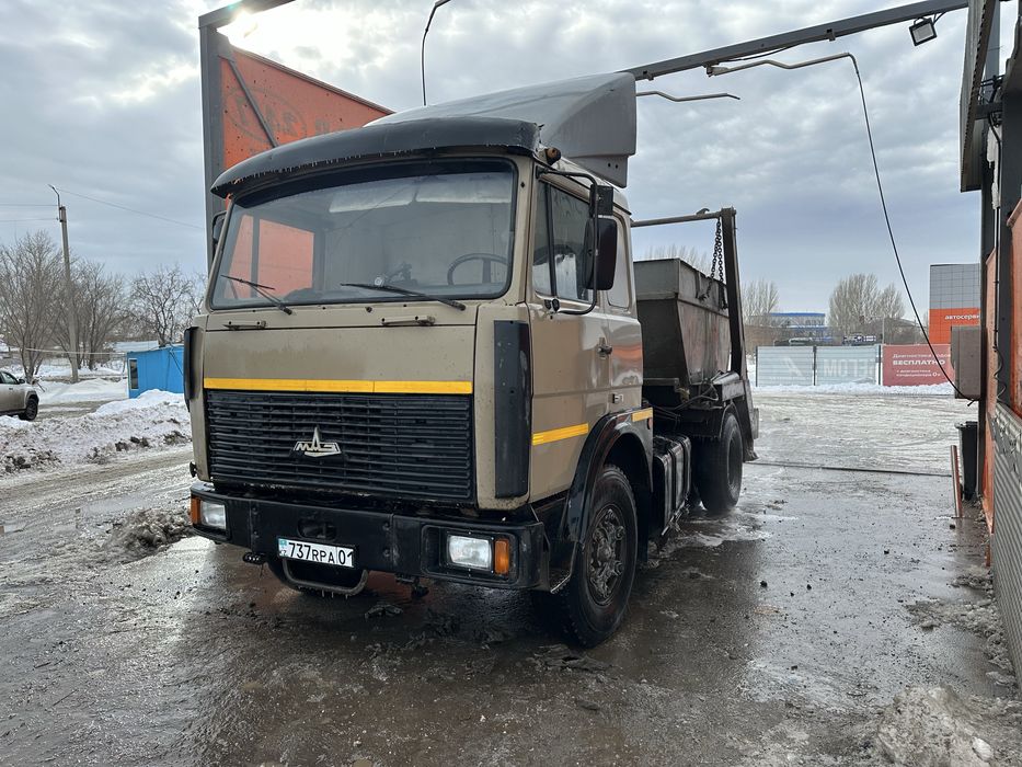 Вывоз мусора специальной техникой