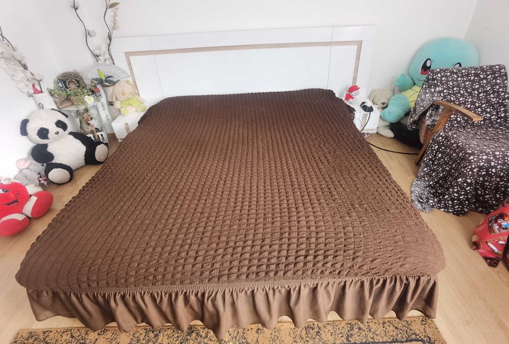 Бяла спалня, нощни шкафчета