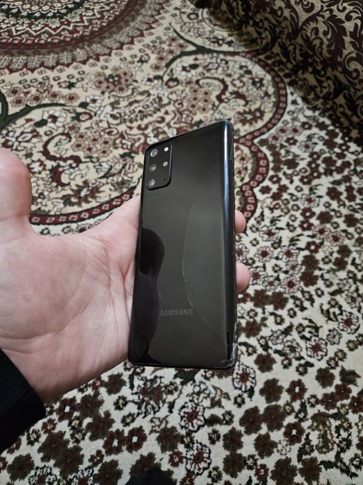 Samsung s20+   .
