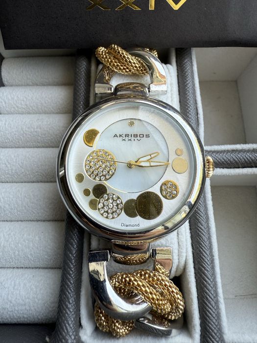 Женские кварцевые часы с перламутром и бриллиантами