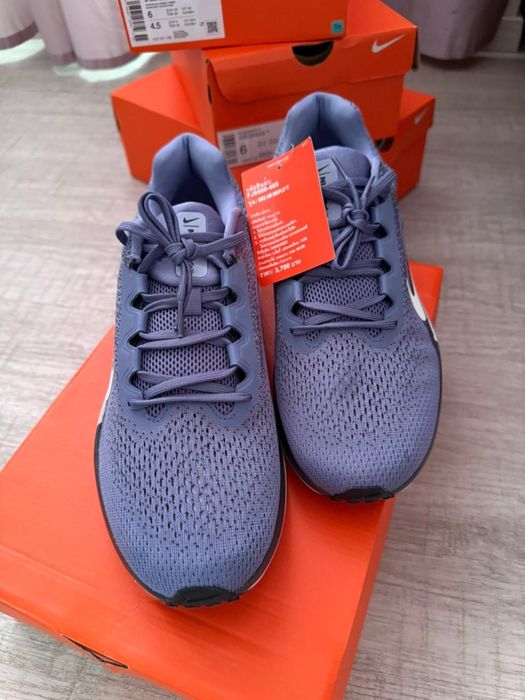 Кроссовки NIKE.  Оригинал.