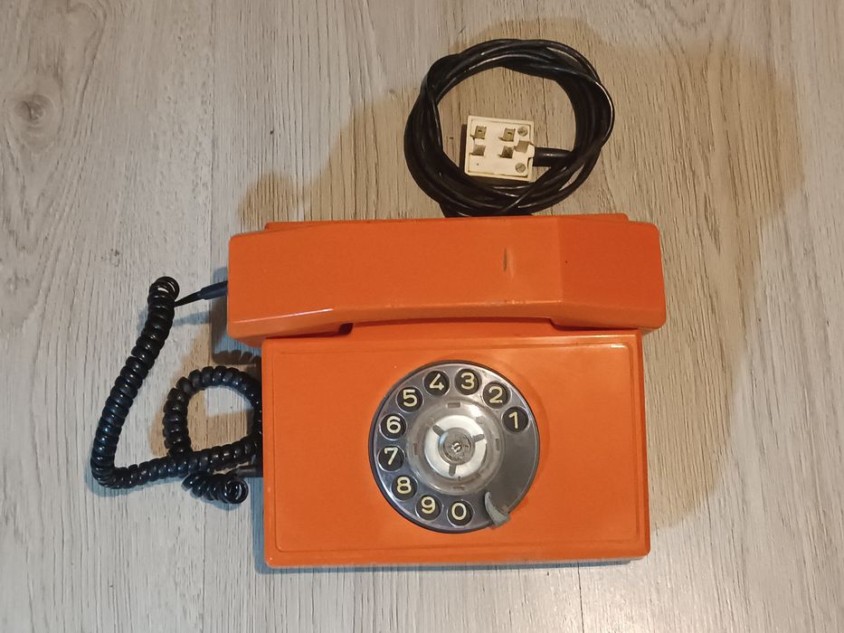 Стар телефон с шайба
