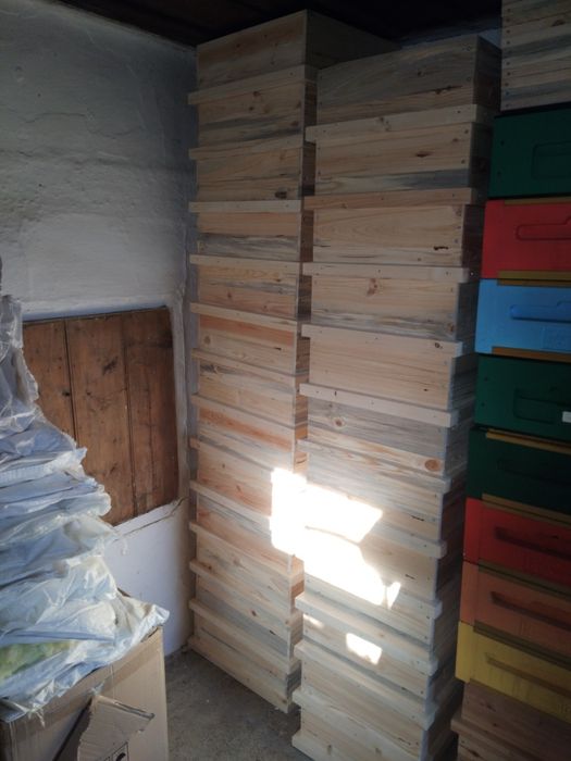 Магазини за пчелни кошери.