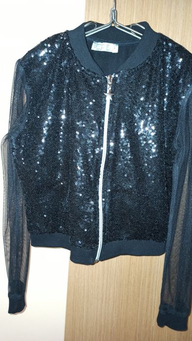 Продам нарядную кофту для девочки