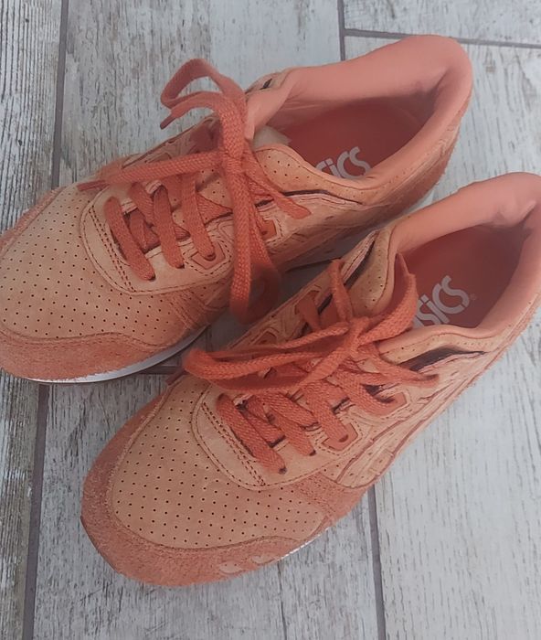 Дамски сникърси ASICS