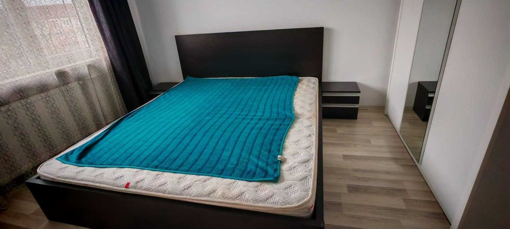 De vanzare pat 180/200 cu saltea si noptiere wenge