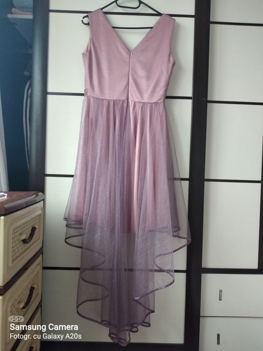 Vând rochii impecabile