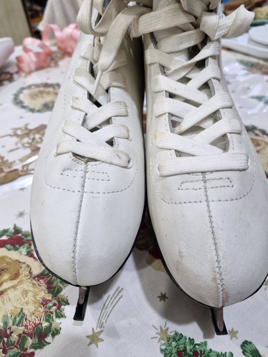 Коньки женские кожаные