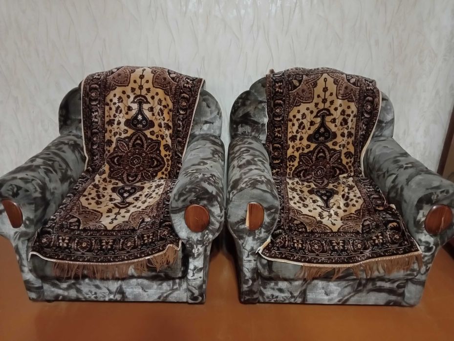 Продам два удобных б/у кресла очень крепкие