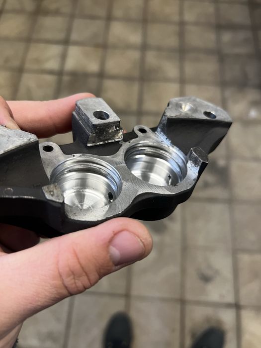 Спирачни аарати, маркучи и помпа SUZUKI