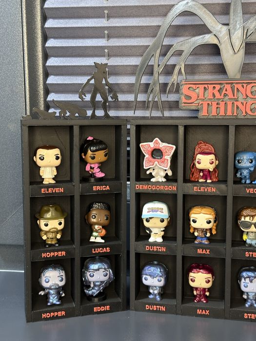 Большой стеллаж Очень странные дела киндер джой