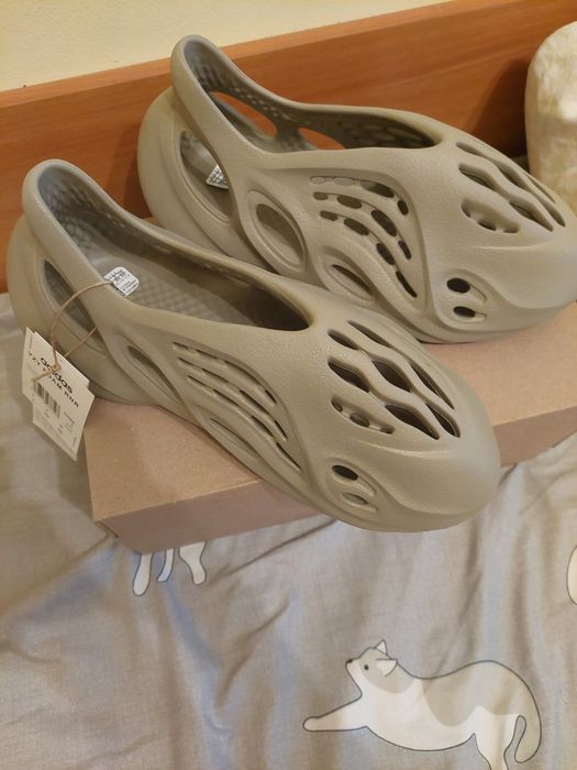 Yeezy Foam Runner Stone Salt size 42 (8 us)