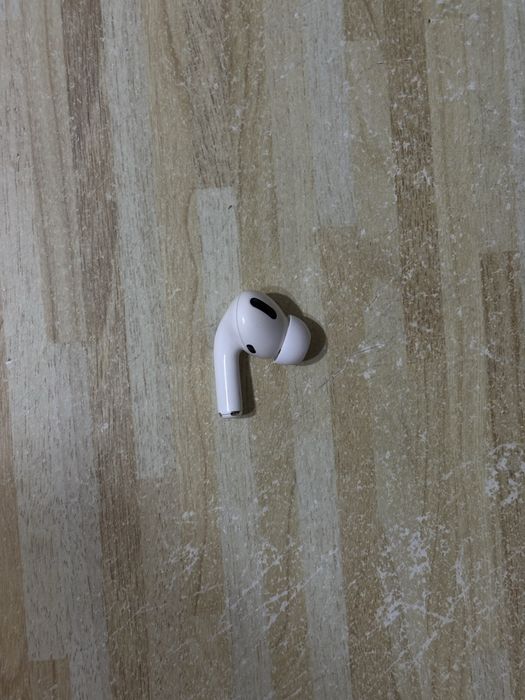 Продам левый наушник (А2084) от AirPods Pro оригинал