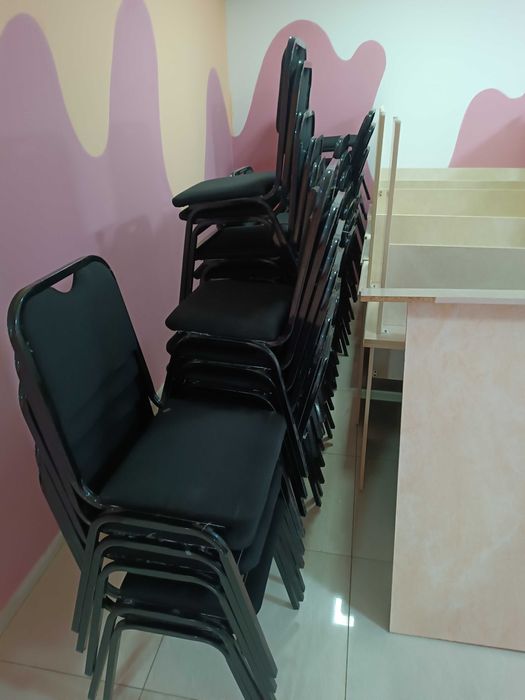 O'quv markaz uchun parta va stullar sotiladi