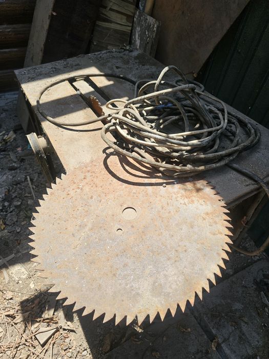 Продам циркулярную  пилу  рабочая