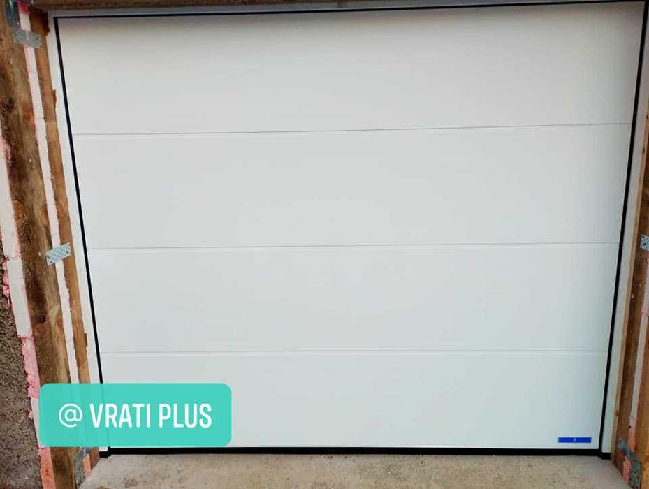 Немски гаражни секционни врати Хьорман с размер 3000х2125