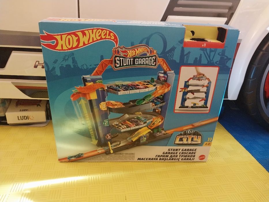 Писта Hot wheels Monster trucks