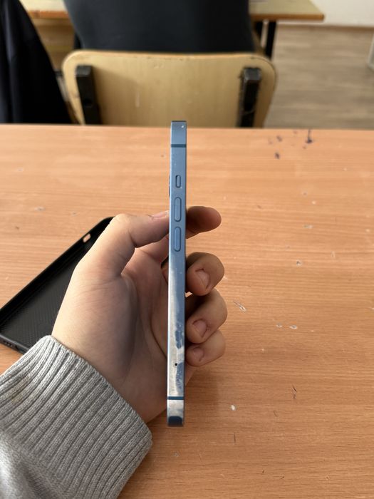 Iphone 13  в голубом цвете