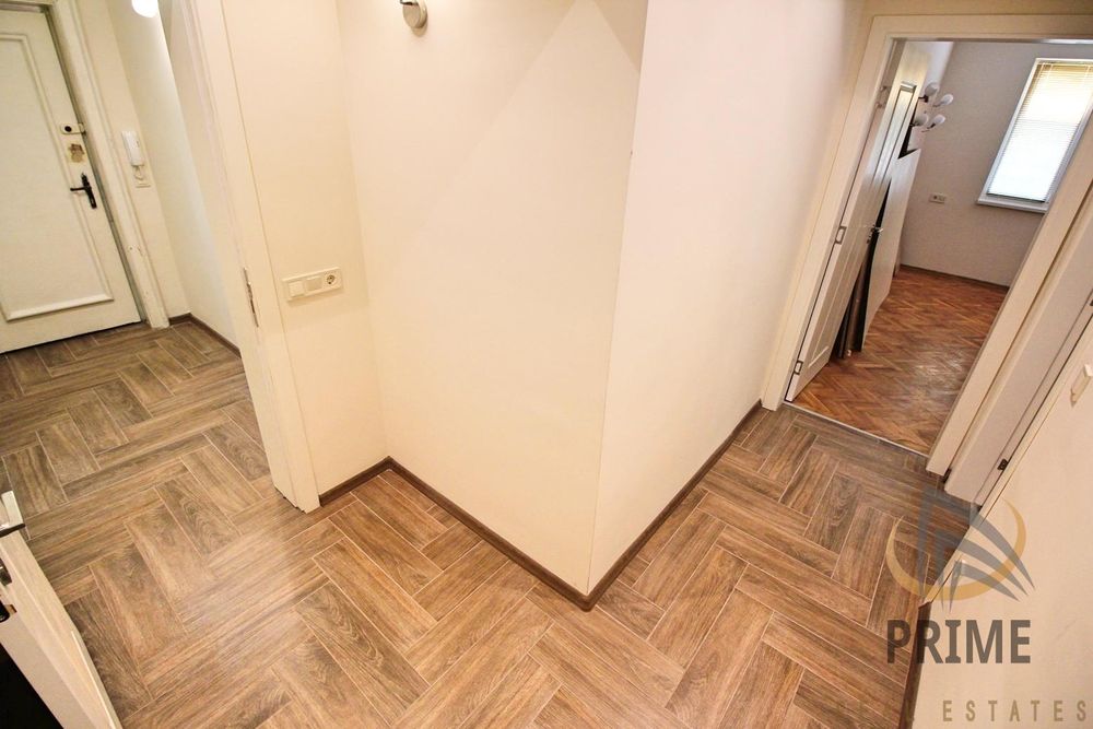 Дава се под наем Двустаен апартамент в Бургас, Център - 65 кв.м за 459 € - Снимка #4