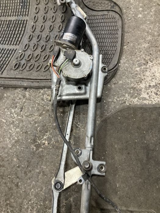 Chrysler voyager 1998 година Механизъм мотор предни чистачки