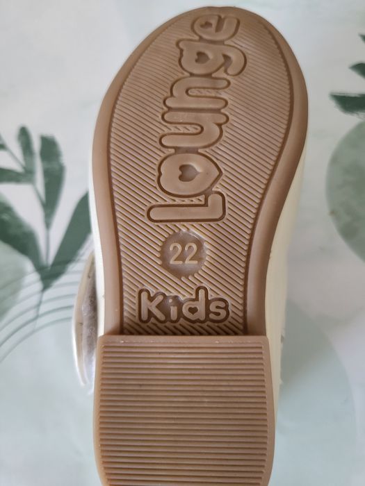 Продам обувь для девочек, новое,размер 23