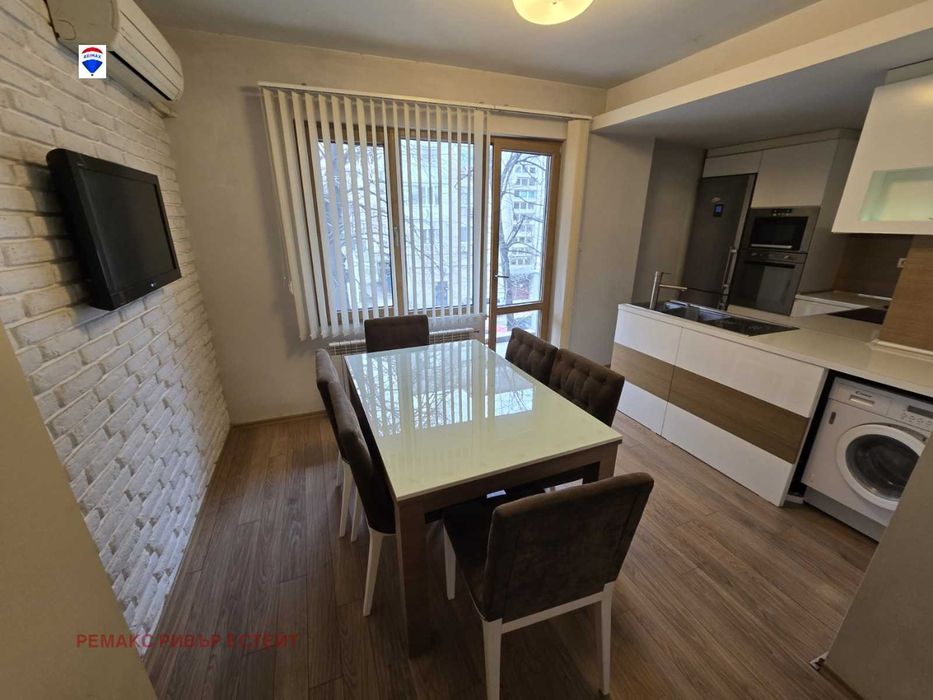 Продава се Тристаен апартамент в Русе, Широк център - 76 кв.м за 1644 €/кв.м - Снимка #3