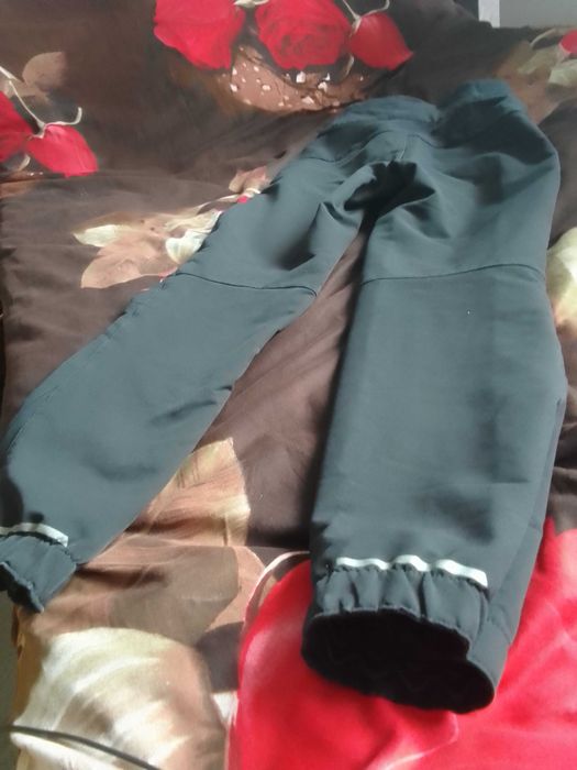 Pantaloni de schi!Vârstă 8-10 ani, ca nou, material super!