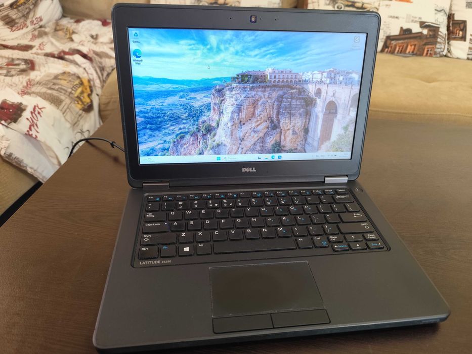 Лаптоп Dell latitude E5250 upgraded SSD 16GB RAM
