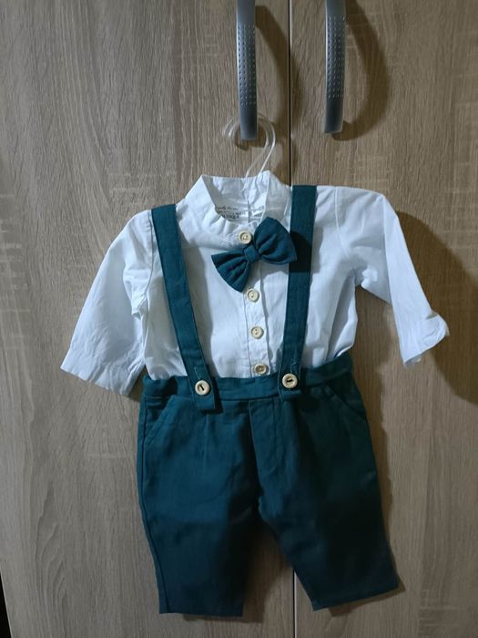 Vând două costume bebeluși