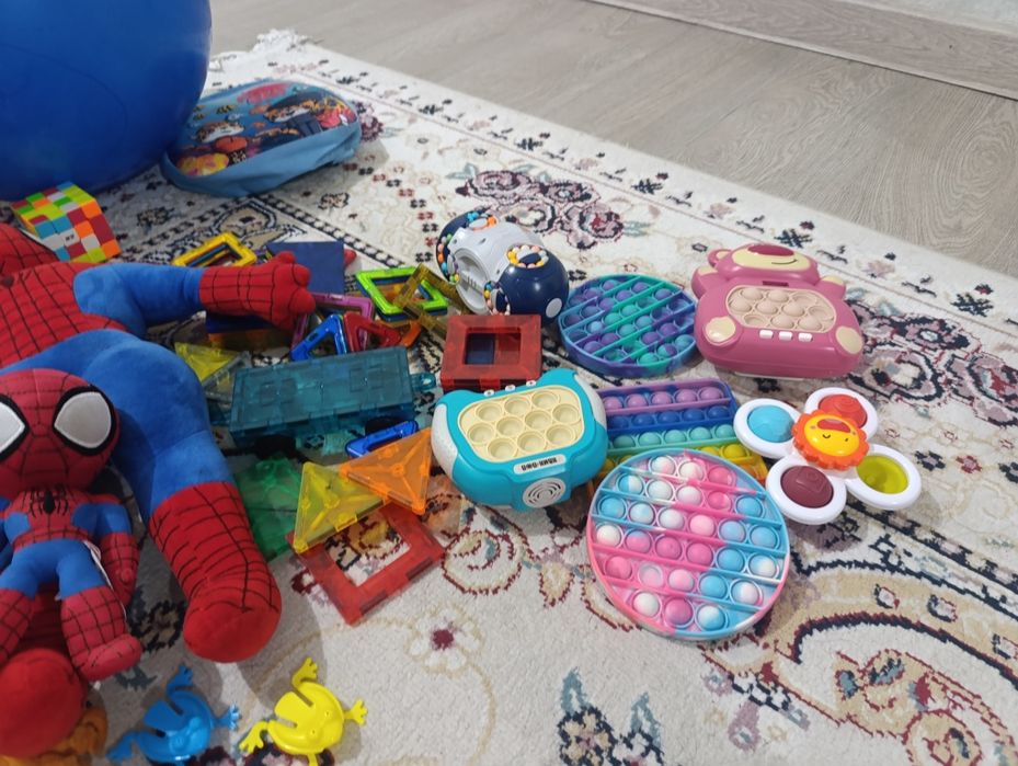 Продам игрушки развивающие для детей