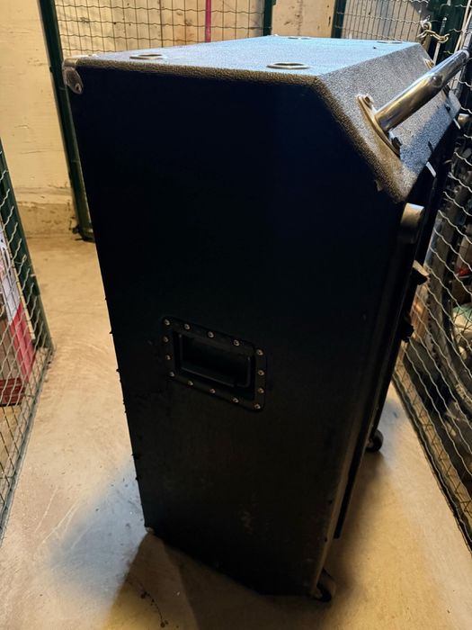 Ampeg бас китарен кабинет