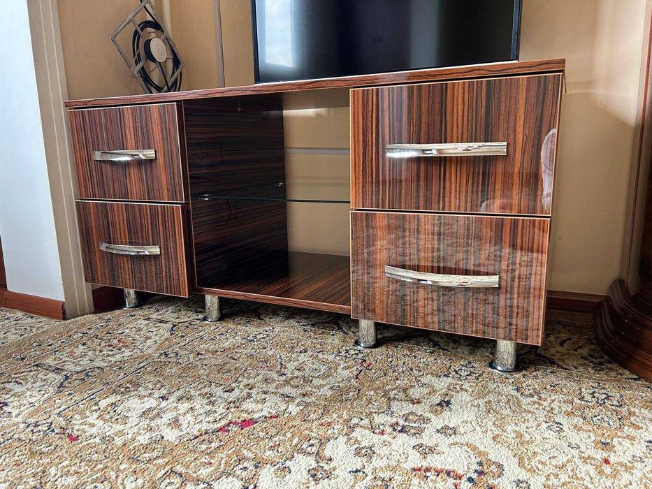 Продаётся тумба для телевизора