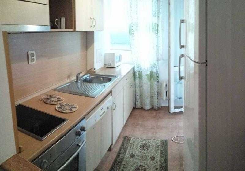 Просторен тристаен апартамент в Лазур