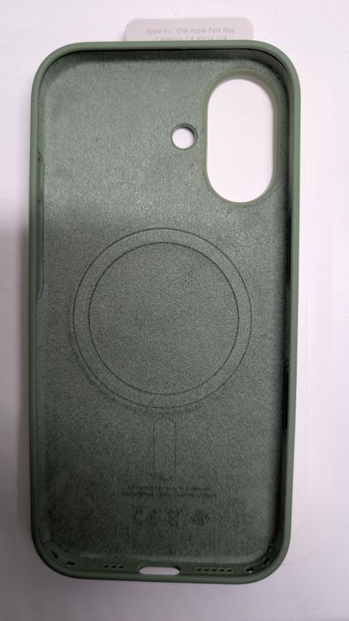 Чехлы для iPhone 17