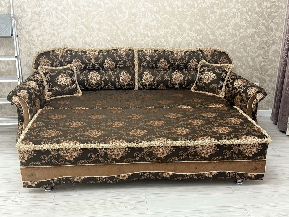 Продам диван в хорошем состоянии.