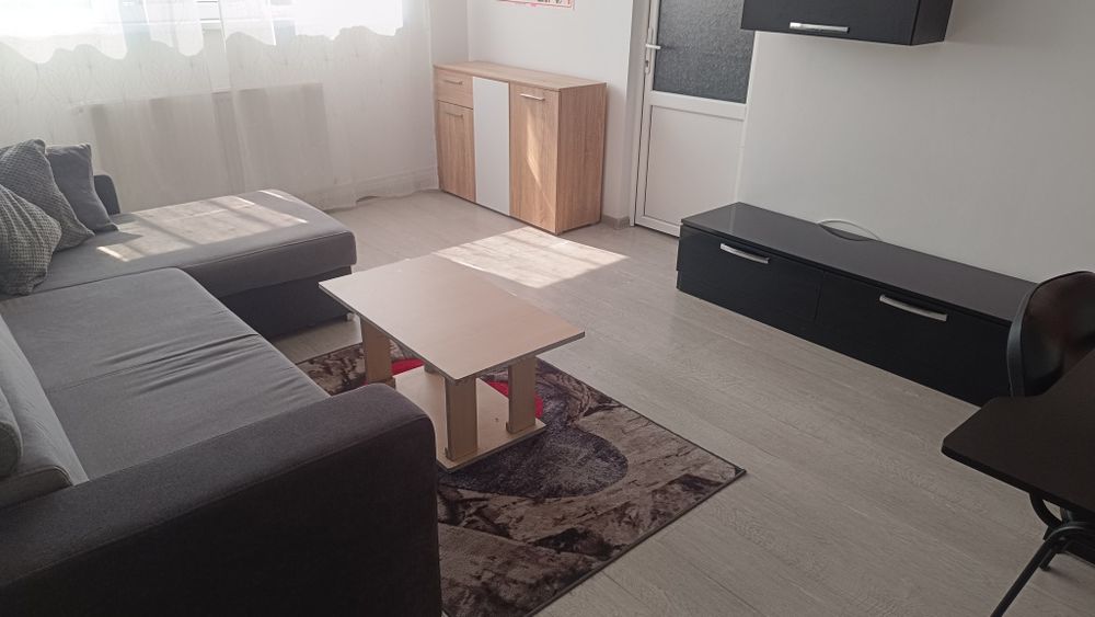 Proprietar inchiriez apartament semidecomandat  in  Baicoi zona Liliesti