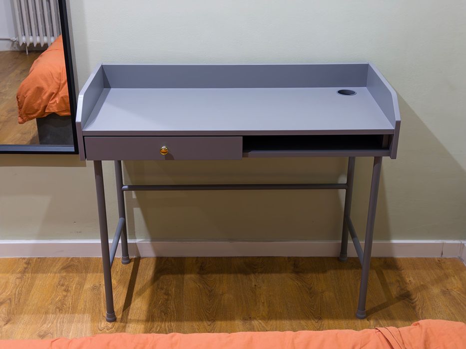 Birou IKEA Hauga Gri