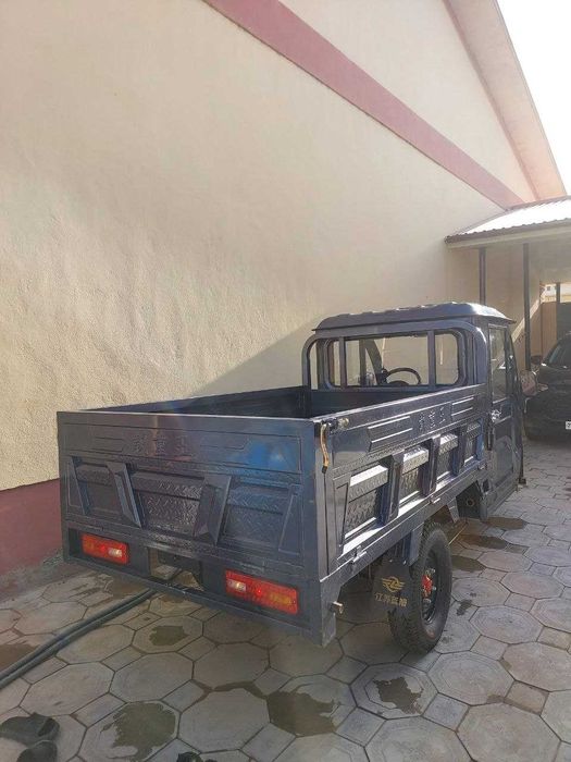 Elektromuravey, 58 amper, 6 batareyalik, 1 zaryadi 80 km yuradi