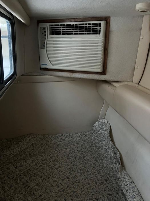 Barcă Monterey 265 Cruiser – cabinată, complet echipată