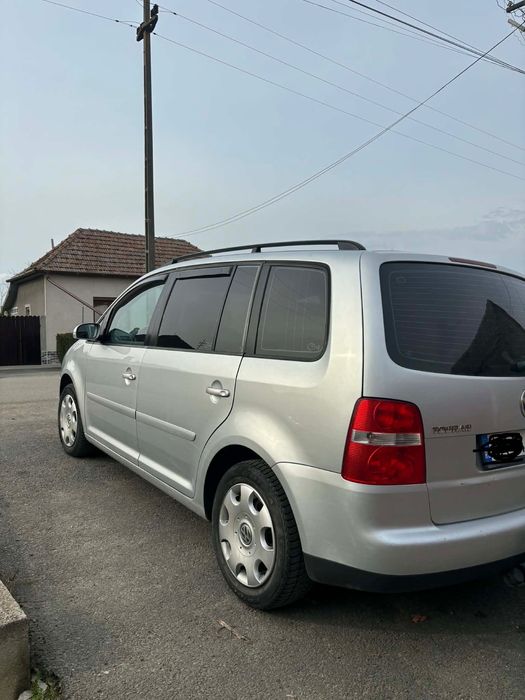 Autovehicule Volkswagen touran