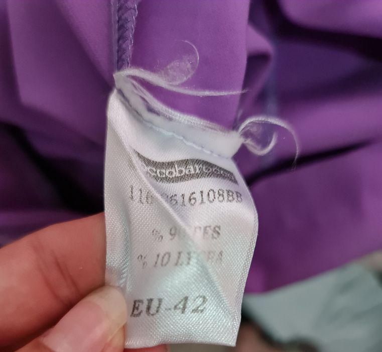 Rochie lila scurtă Roccobarocco cu bandă logo neagră