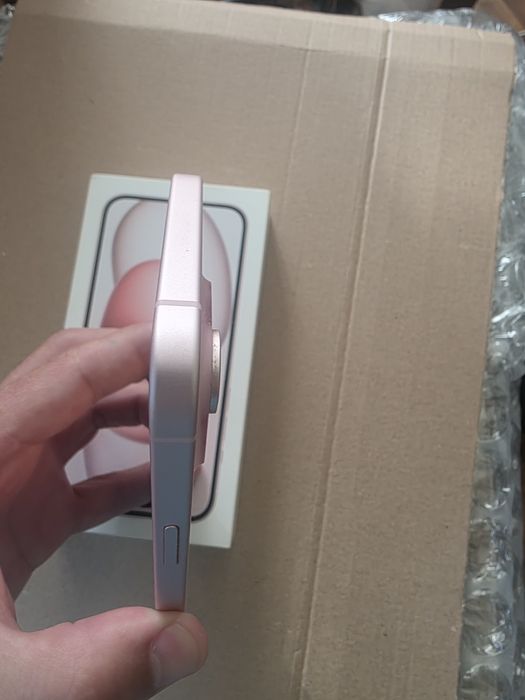Продавам iPhone 15 Plus
