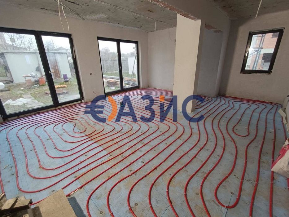 Продава се Многостаен апартамент в с. Маринка, Област Бургас - 165 кв.м за 1516 €/кв.м - Снимка #1