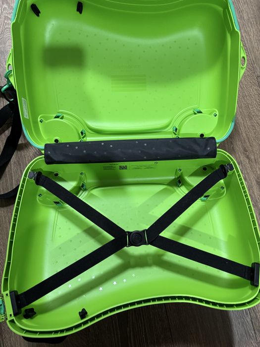 Детский чемодан новый